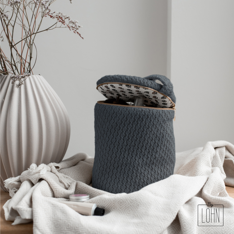 Strikket Rund Toilettaske - Valgfri farve Dark Grey (4077)